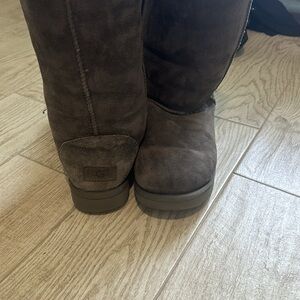 Ugh boots size 10